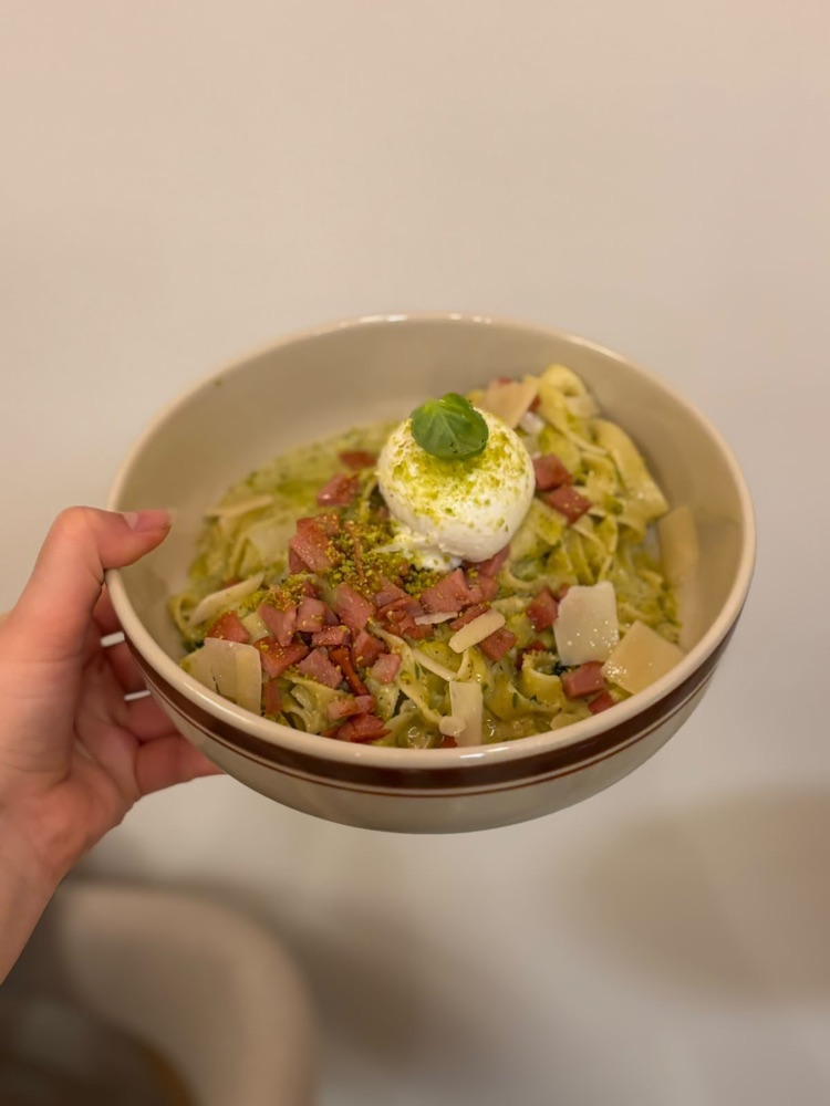 Tagliatelle s mortadelom i pistacijama