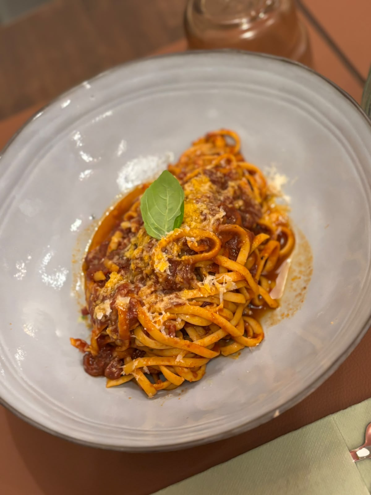 Ručno rađeni linguini u umaku od pomidora